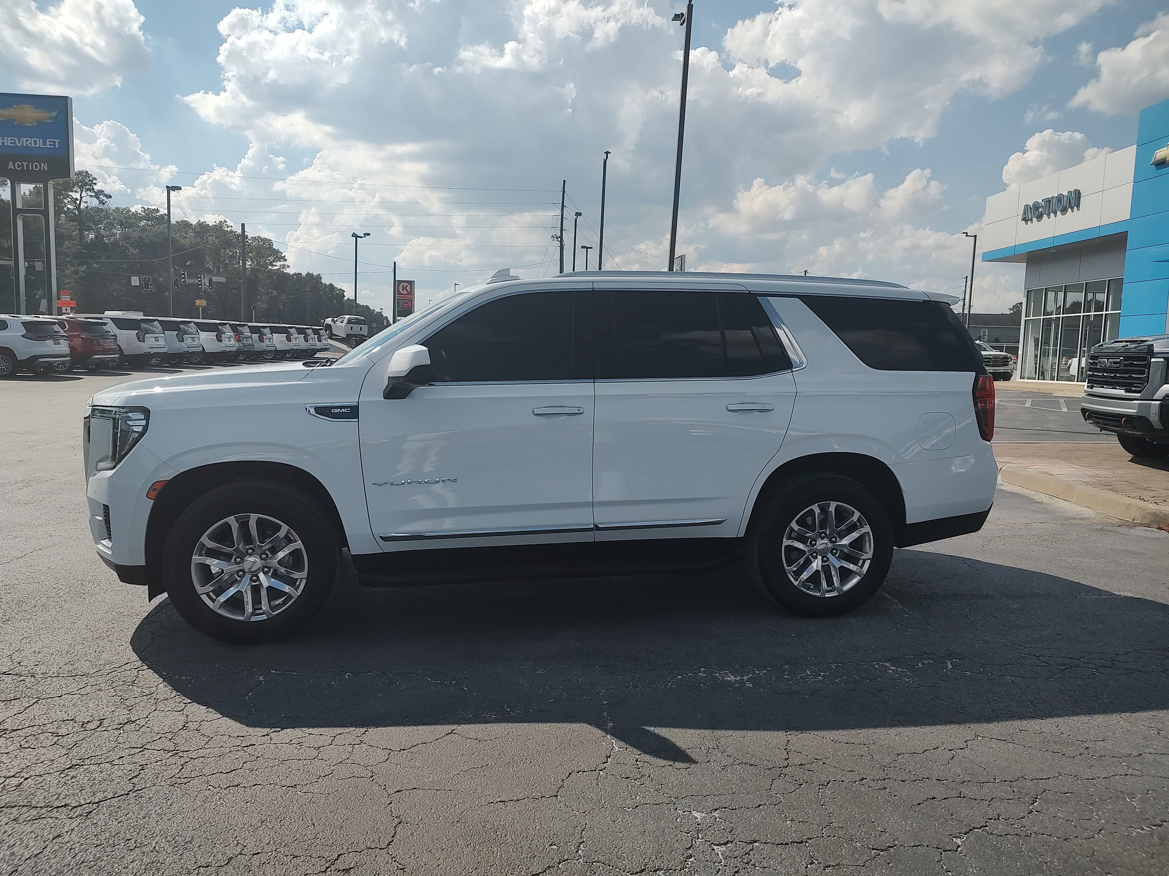 2024 GMC Yukon SLT