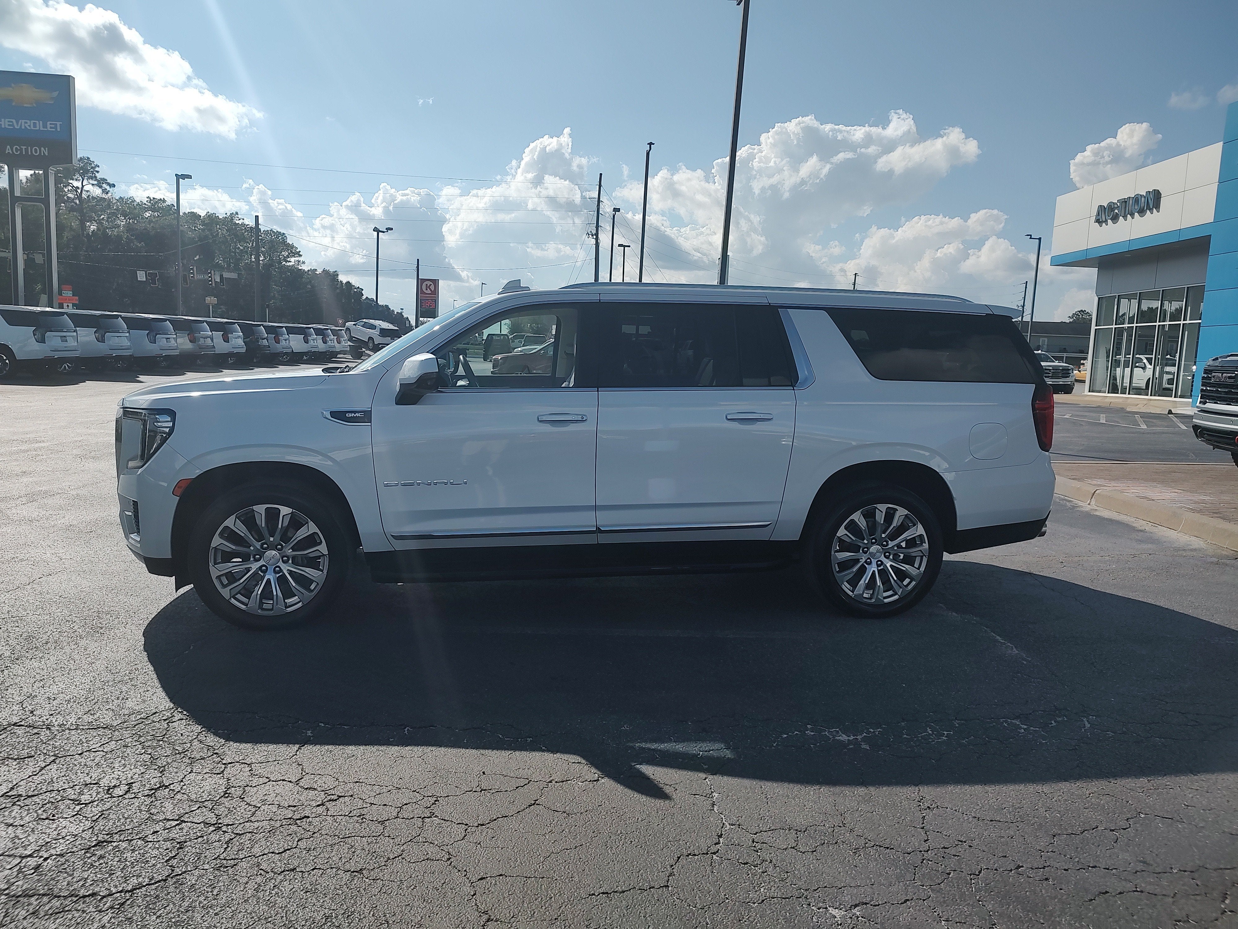 2023 GMC Yukon XL Denali