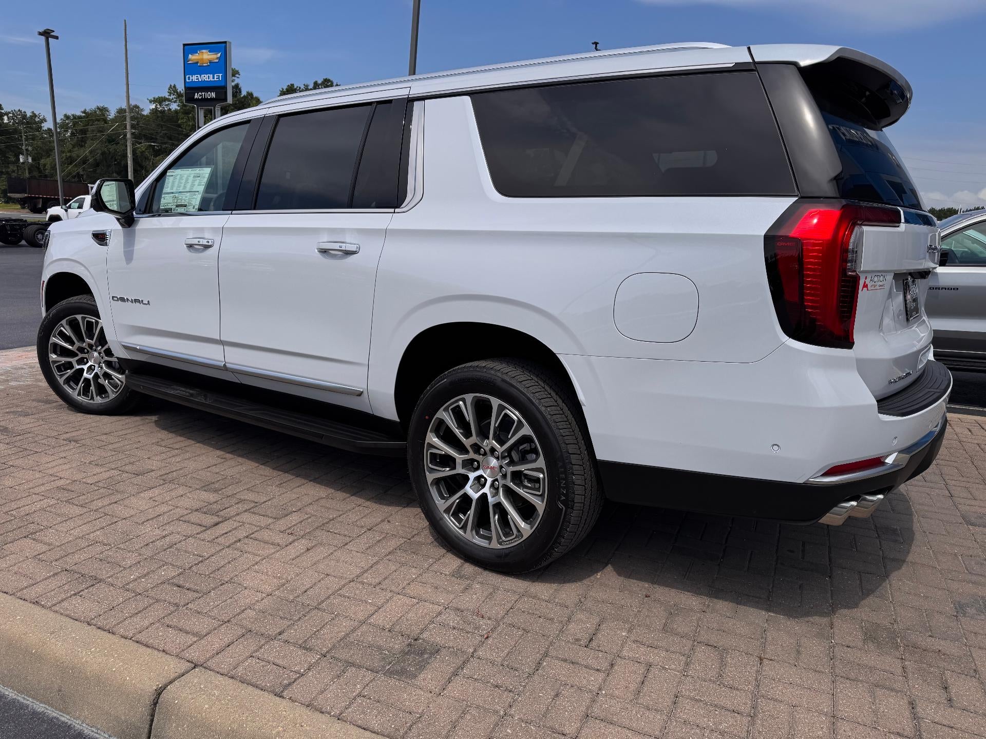 2026 GMC Yukon XL Denali - Photo 4