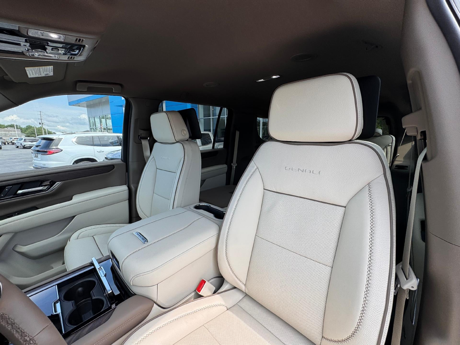 2026 GMC Yukon XL Denali - Photo 6