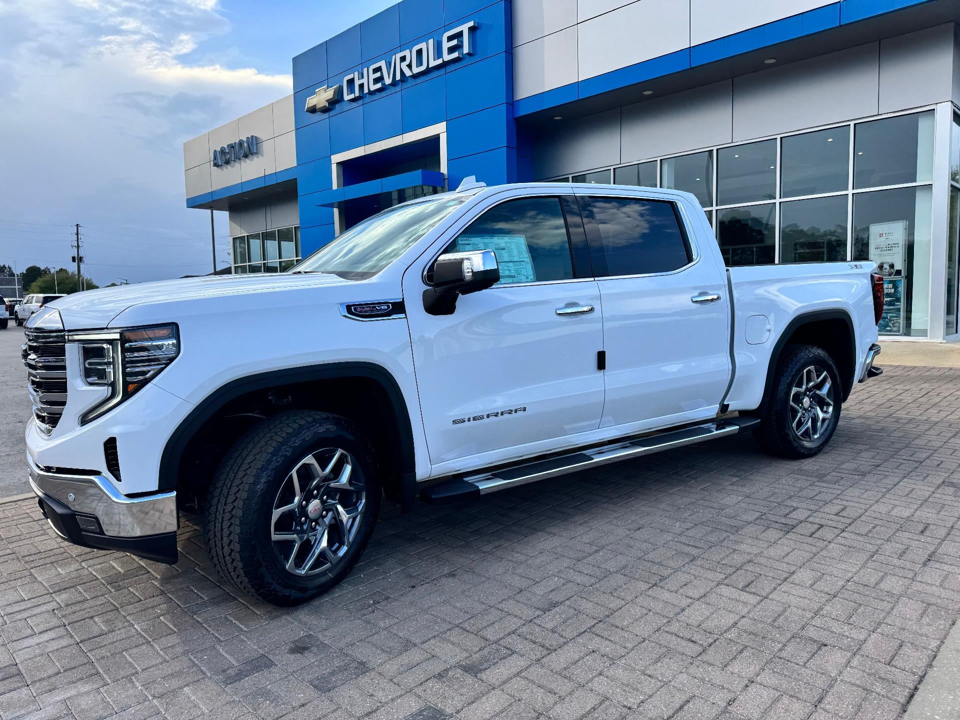 2026 GMC Sierra 1500 SLT